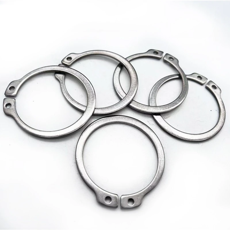 Bowed W rings 10